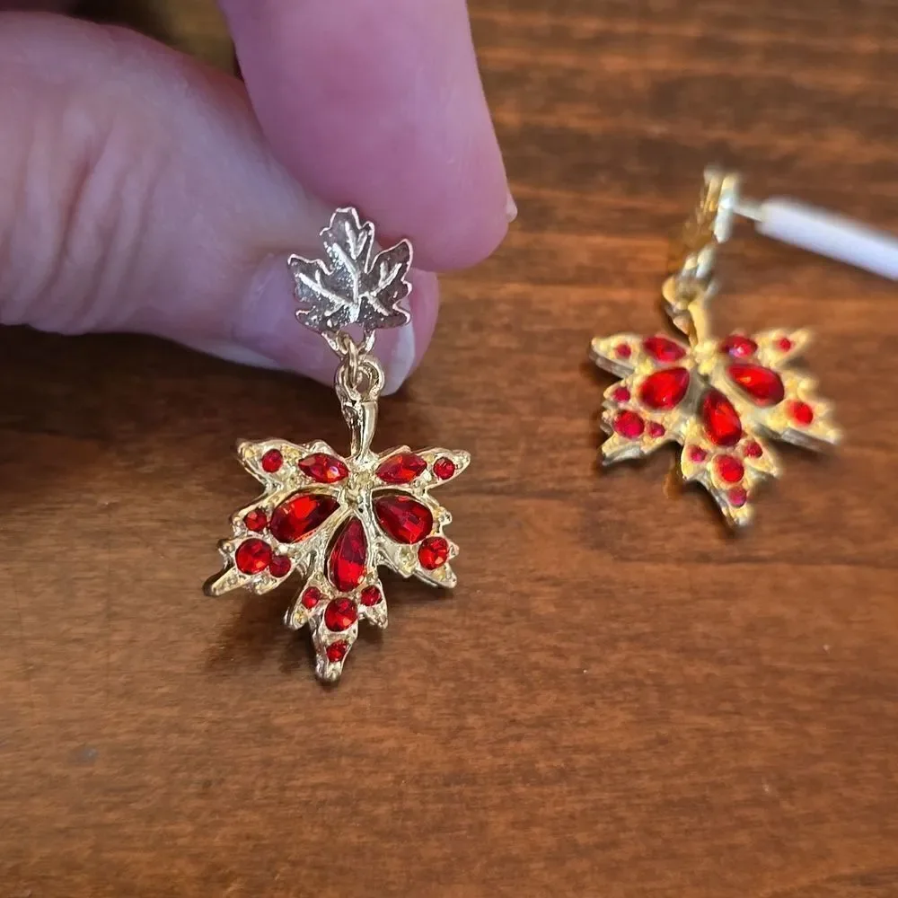 Maple leaf earrings - Picture 3 of 4